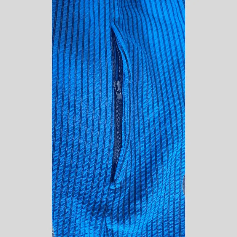 Thefreeway Art.254 unisex bodybuilding training pants in sky blue and black stripes, close-up of the zip pocket and striped fabric