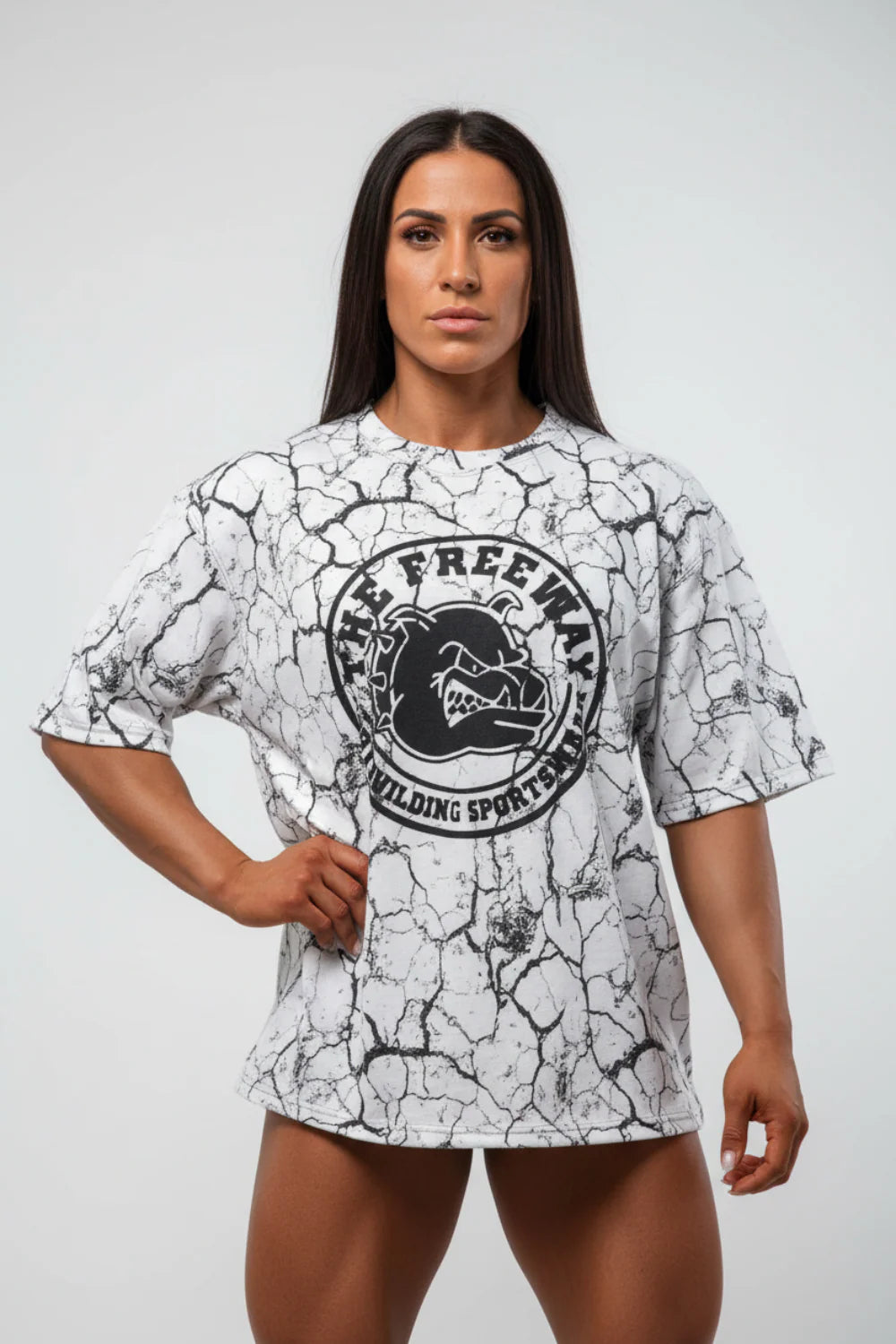White marbled rounded bodybuilding rag top Thefreeway Sportswear art. 2272 worn by a female model, front view with large black logo